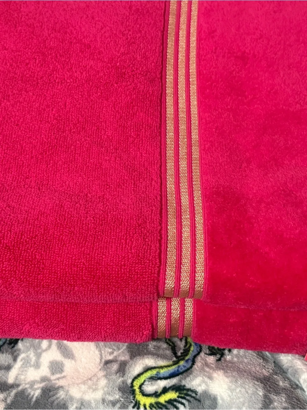 Juicy Couture Hot Pink Bath Towels & Hand Towels – New with Tags